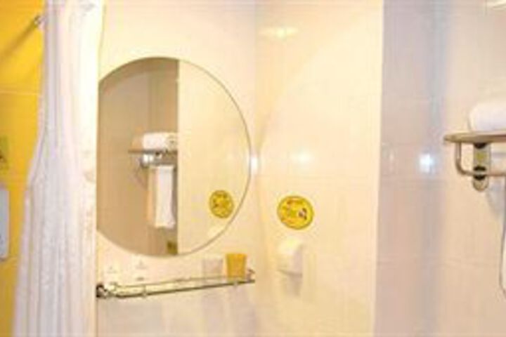 Room 3 of 10