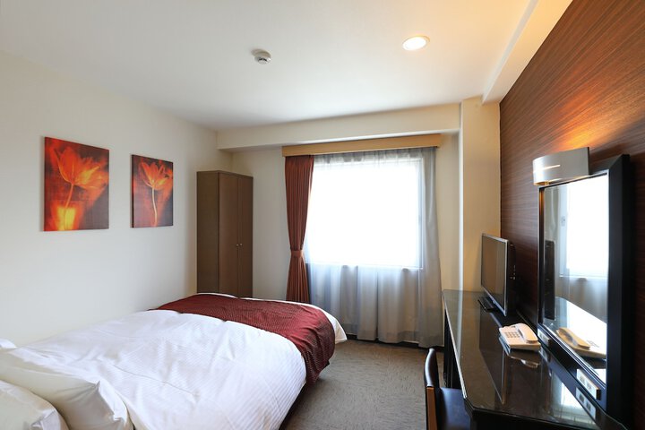 Room 8 of 34