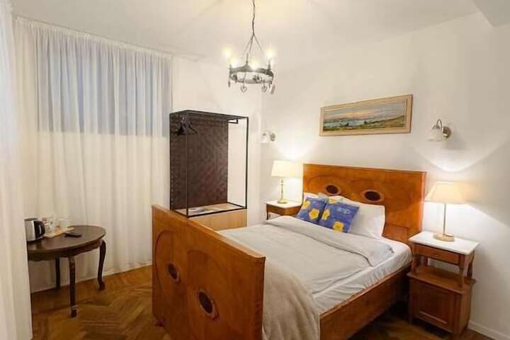 Room 22 of 48
