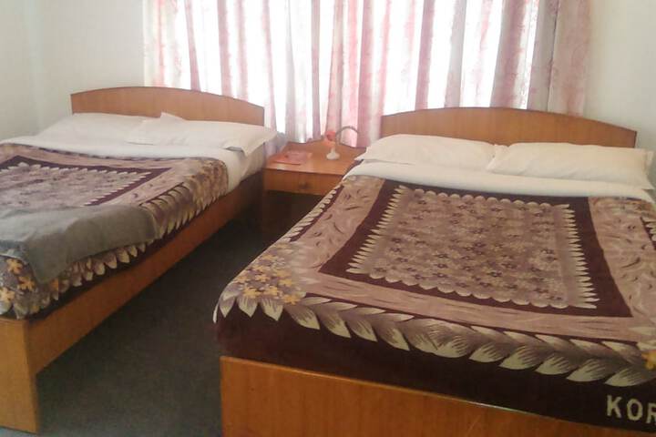 Room 12 of 40