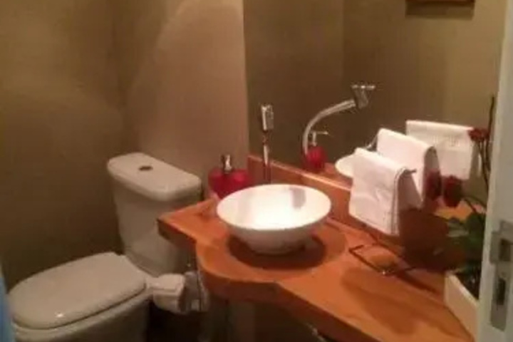 Room 9 of 9