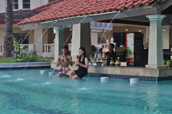 Hotel Pool