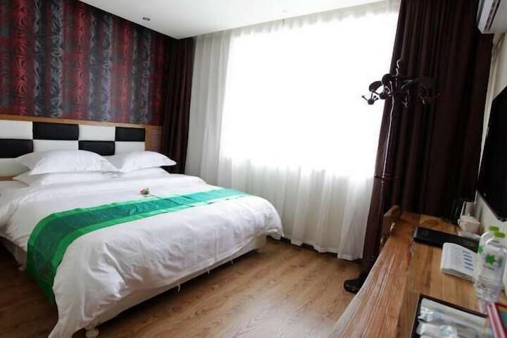 Room 13 of 15