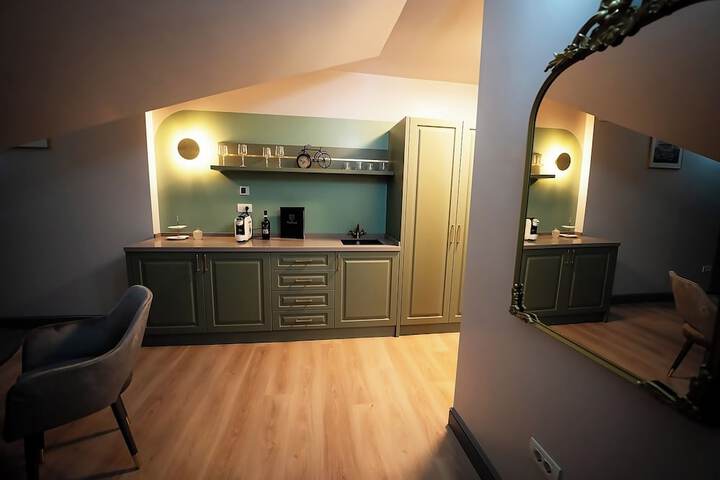Room 14 of 32