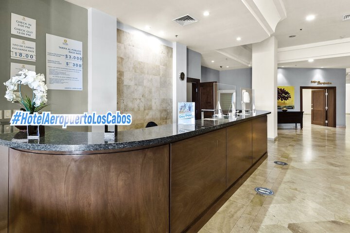 Check-in/check-out kiosk