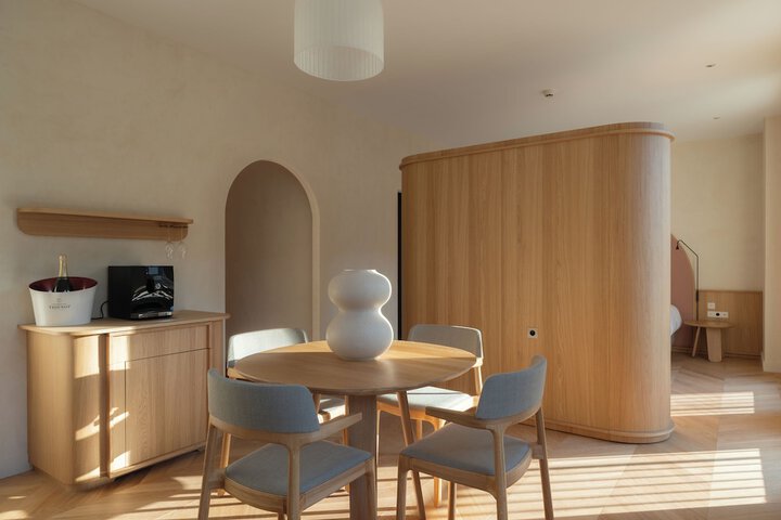 Room 5 of 41