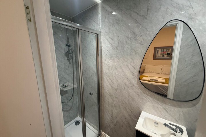 Room 106 of 126