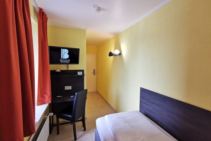 Room 13 of 39
