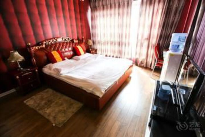 Room 15 of 93