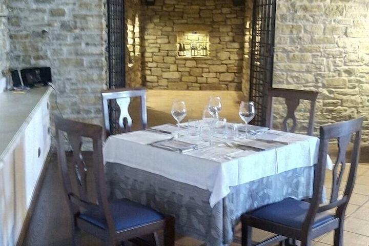 Dining 54 of 95