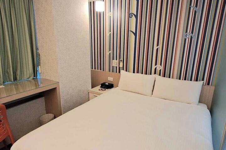 Room 5 of 32