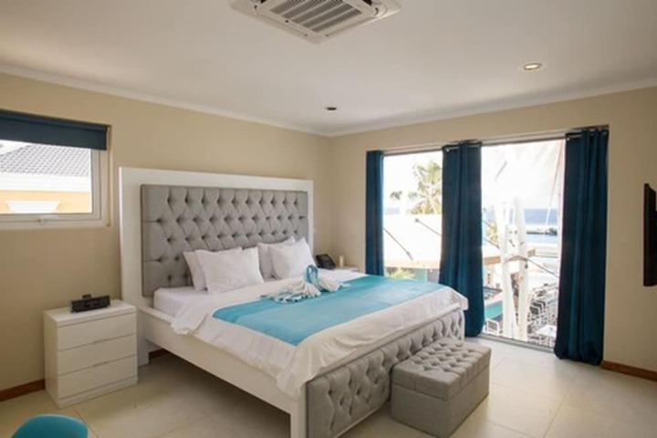 Room 27 of 40