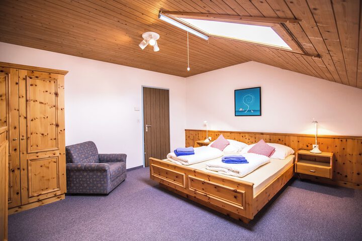 Room 8 of 13