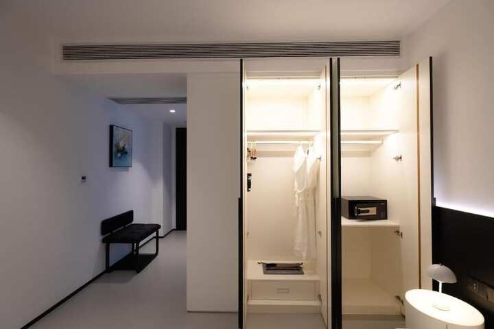 Room 27 of 100
