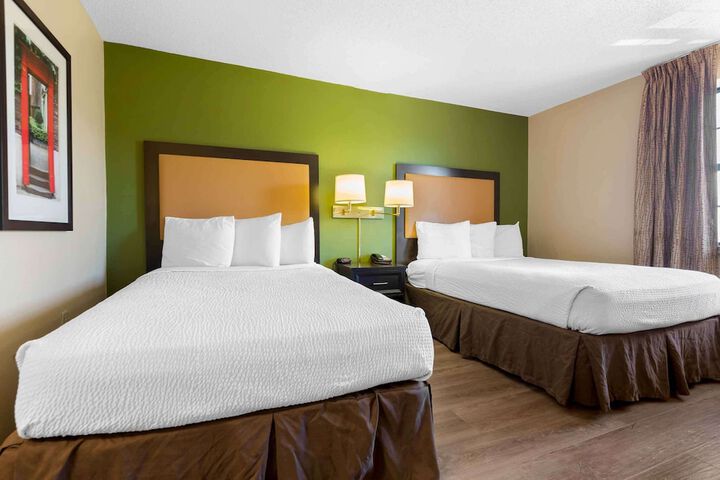 Double Accessible Queen Size Bed (4 of 5)