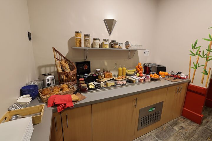 Breakfast/Coffee Service 50 of 97