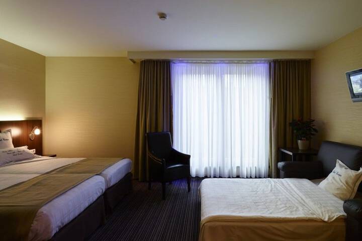 Room 8 of 31