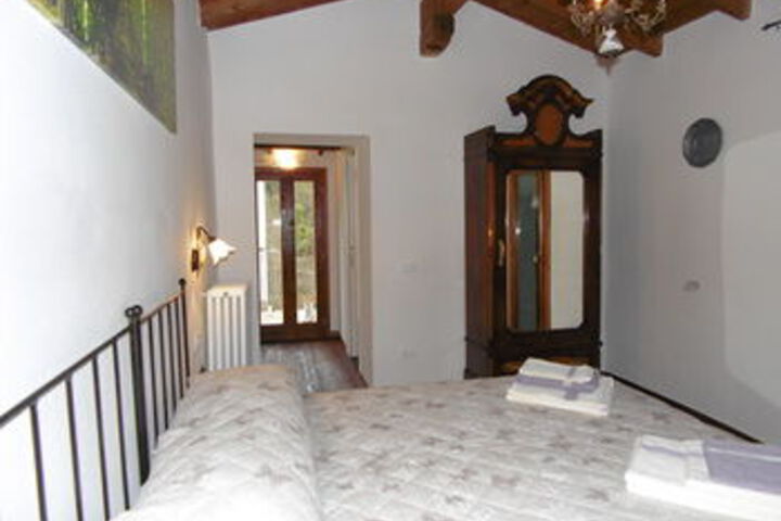 Room 16 of 28