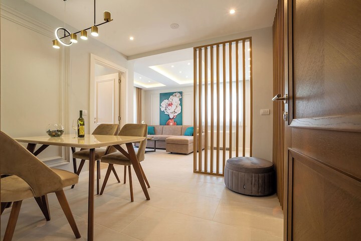 Room 3 of 70