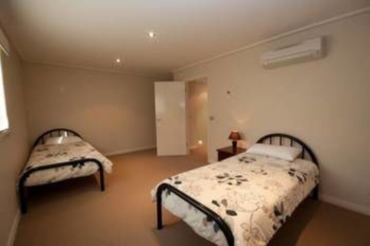 Room 6 of 14