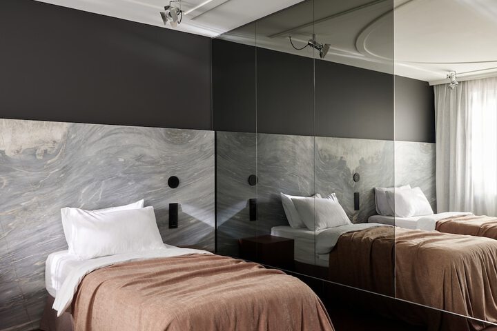 Room 28 of 86