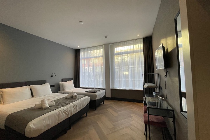 Room 33 of 52