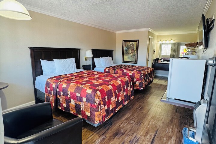 Room 5 of 12