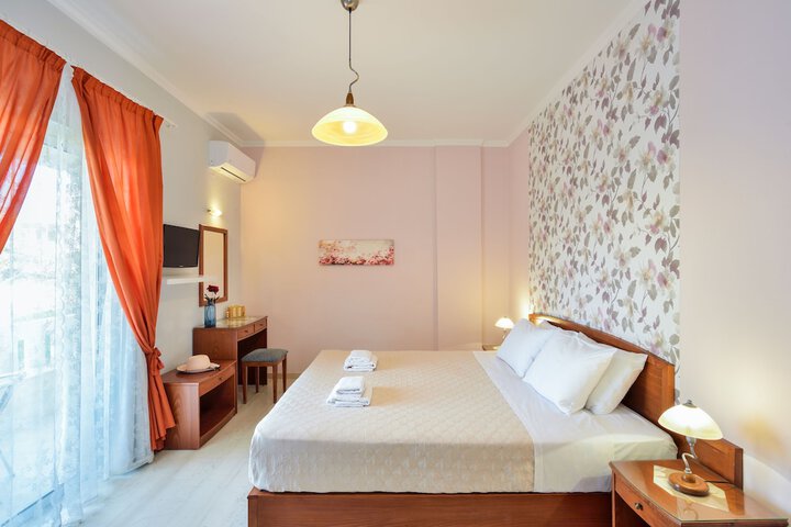 Room 15 of 33
