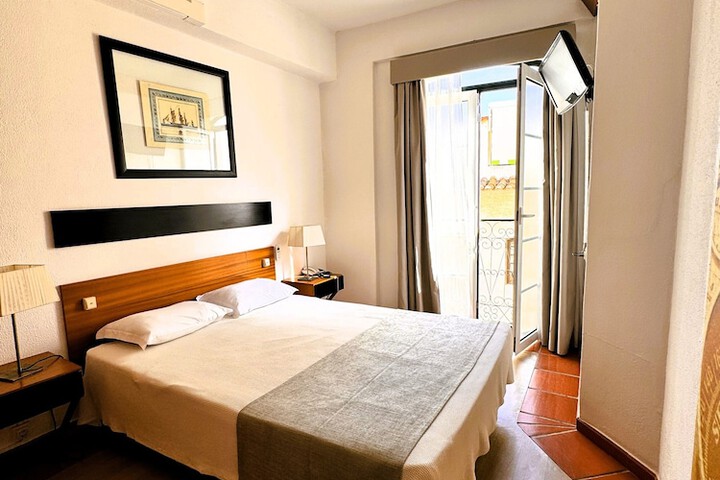 Room 7 of 28