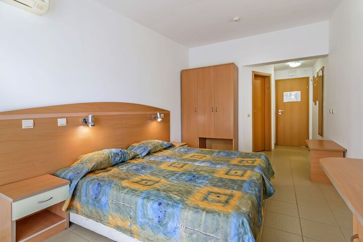 Room 17 of 35