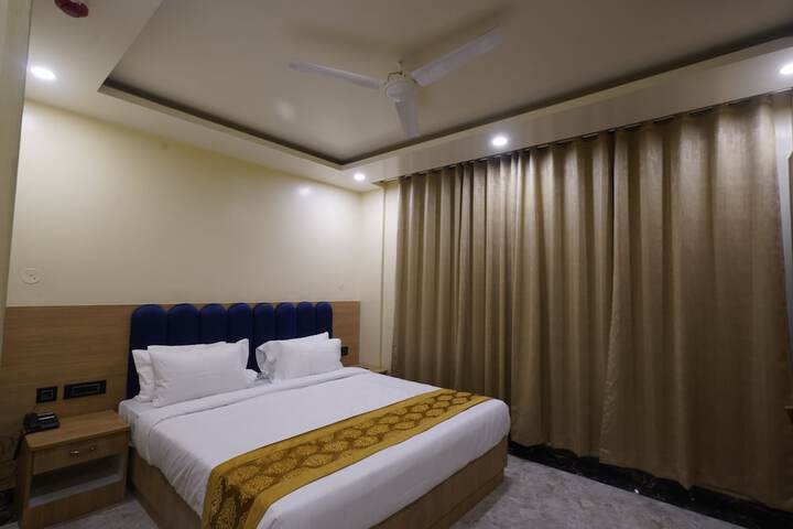 Room 11 of 26