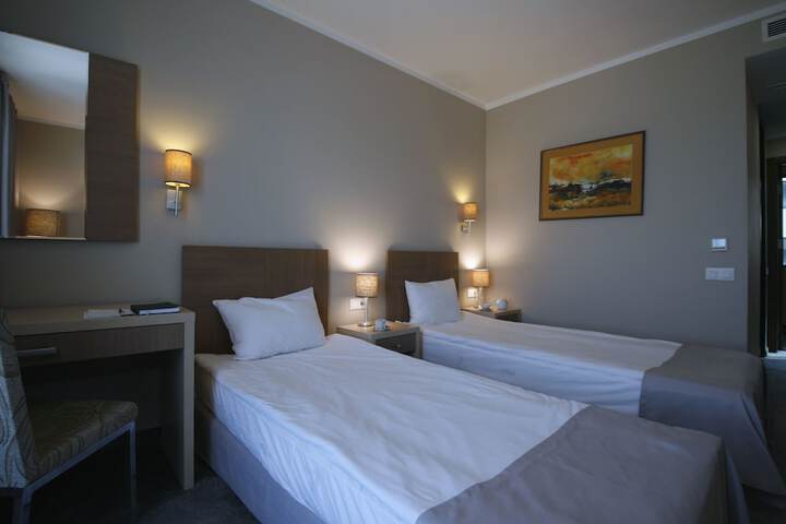 Room 17 of 47