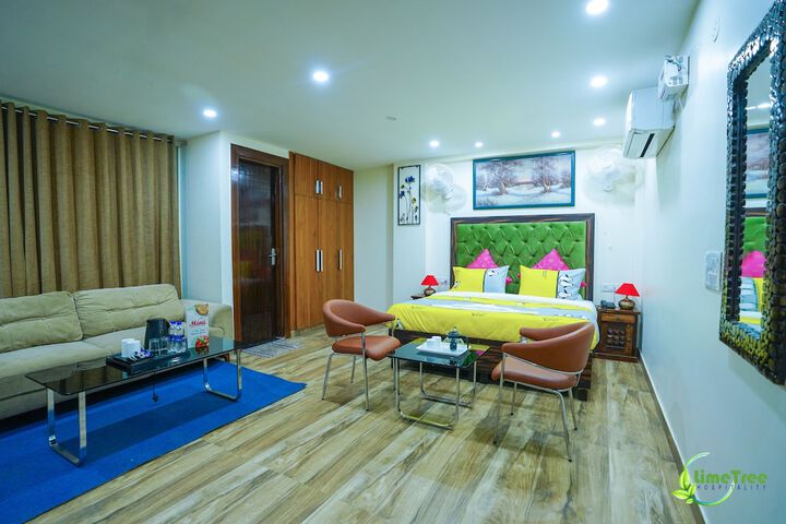 Room 3 of 18