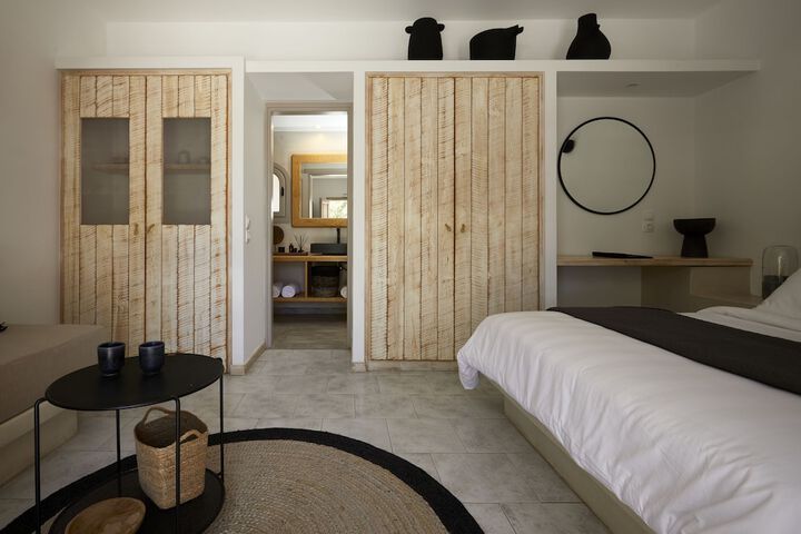 Room 16 of 200