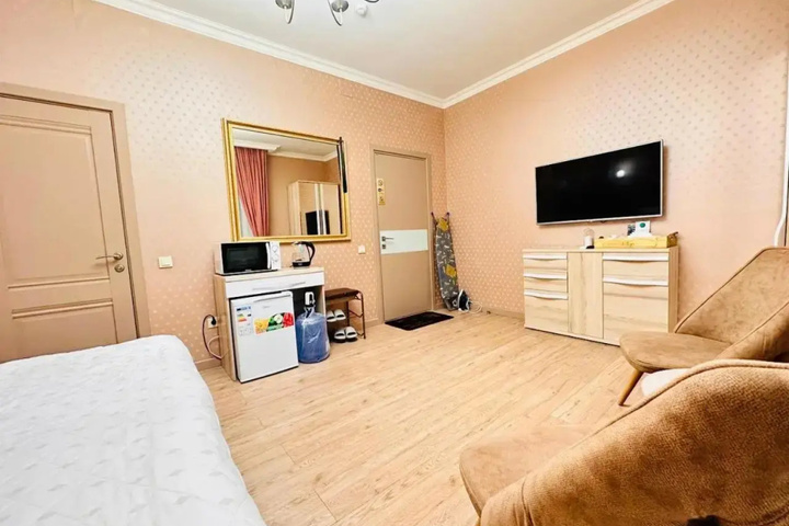 Room 6 of 13