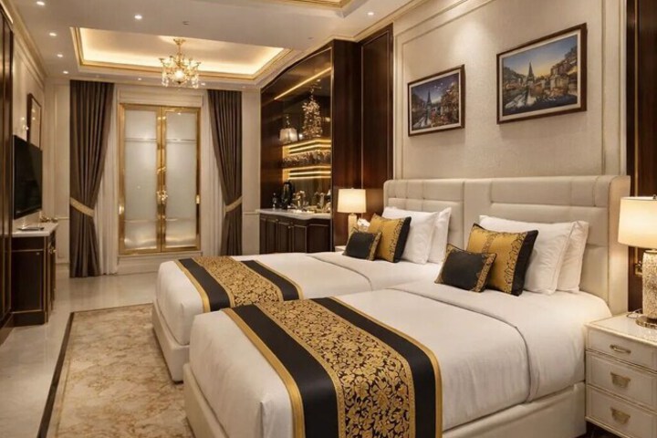 Room 12 of 33