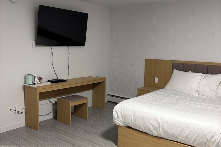 Room 9 of 13