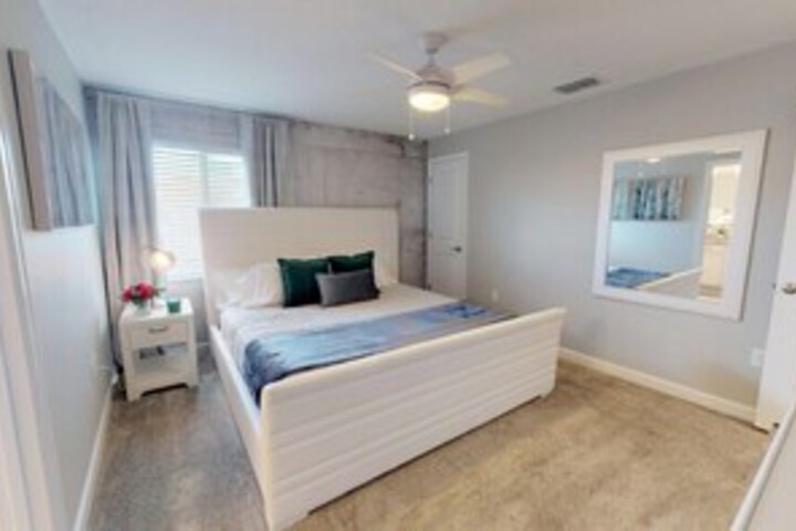 Room 53 of 60