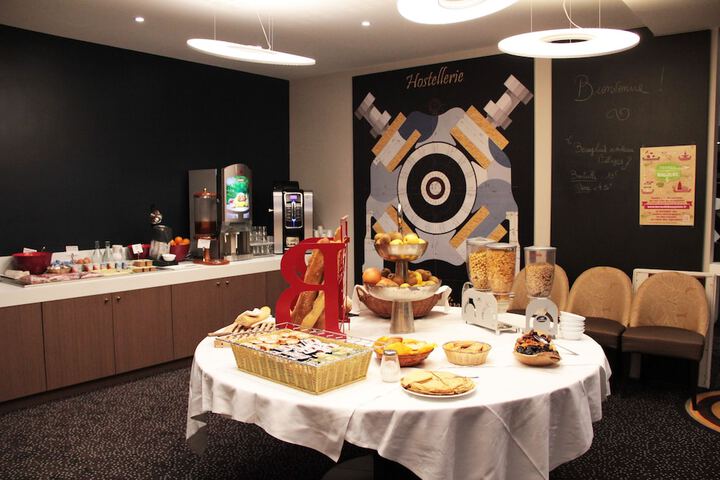 Breakfast/Coffee Service 19 of 29