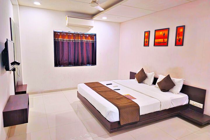 Room 10 of 25