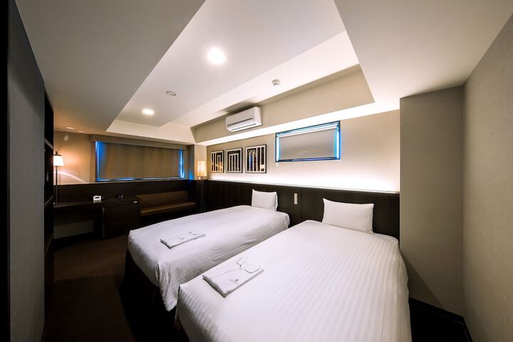 Room 10 of 35