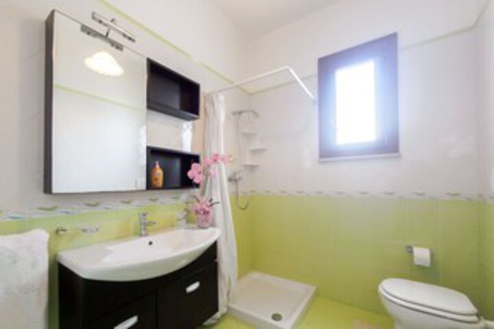 Room 2 of 8