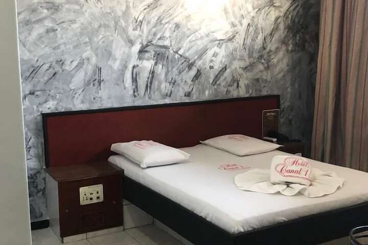 Room 10 of 19