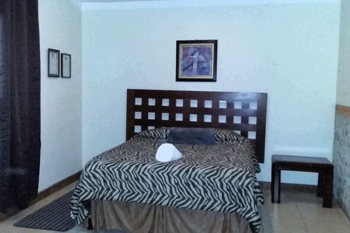 Room 5 of 9