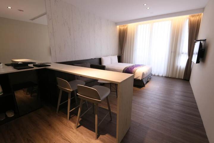 Room 33 of 51