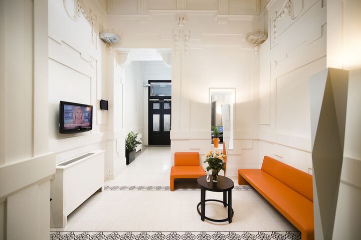 Entrance & Lobby