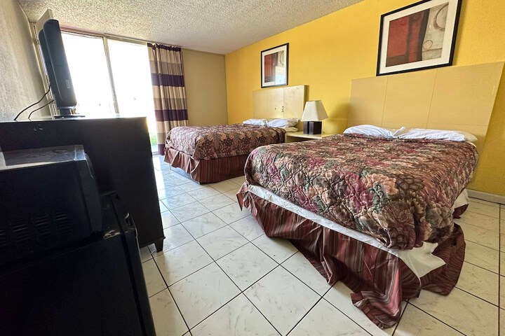 2 Double Beds (1 of 4)