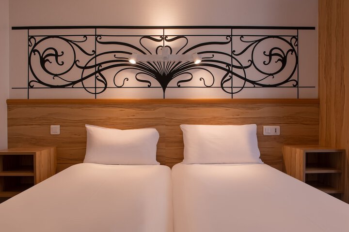 Room 9 of 22