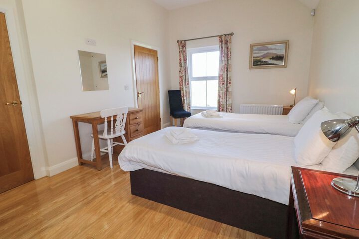 Room 5 of 18