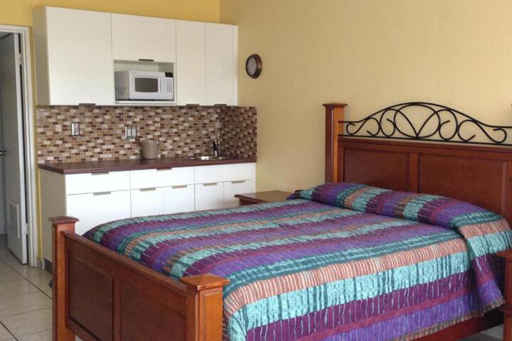 2 Queen Beds (2 of 4)